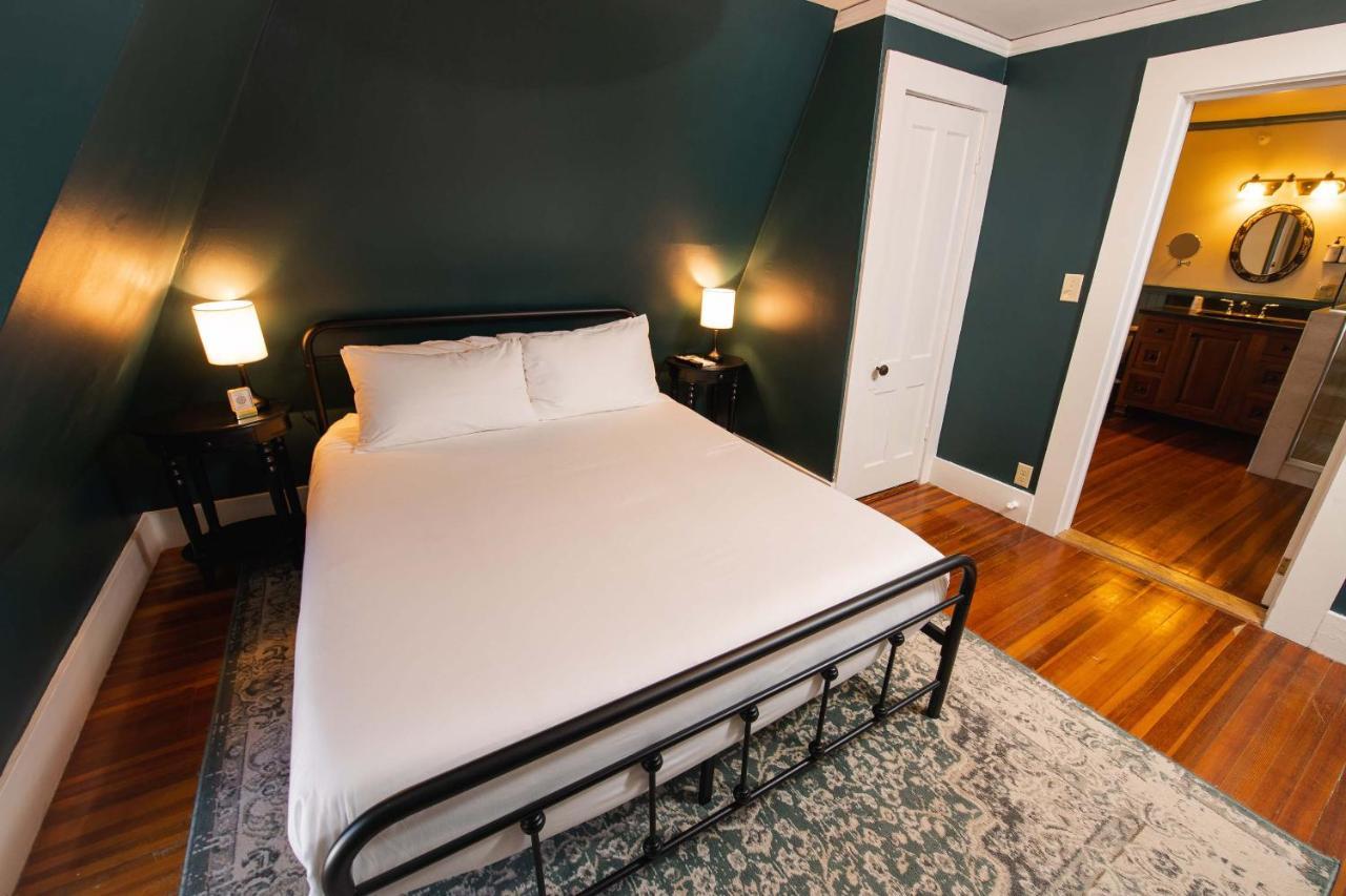 The Dewey Bed & Breakfast Lenox Exterior photo