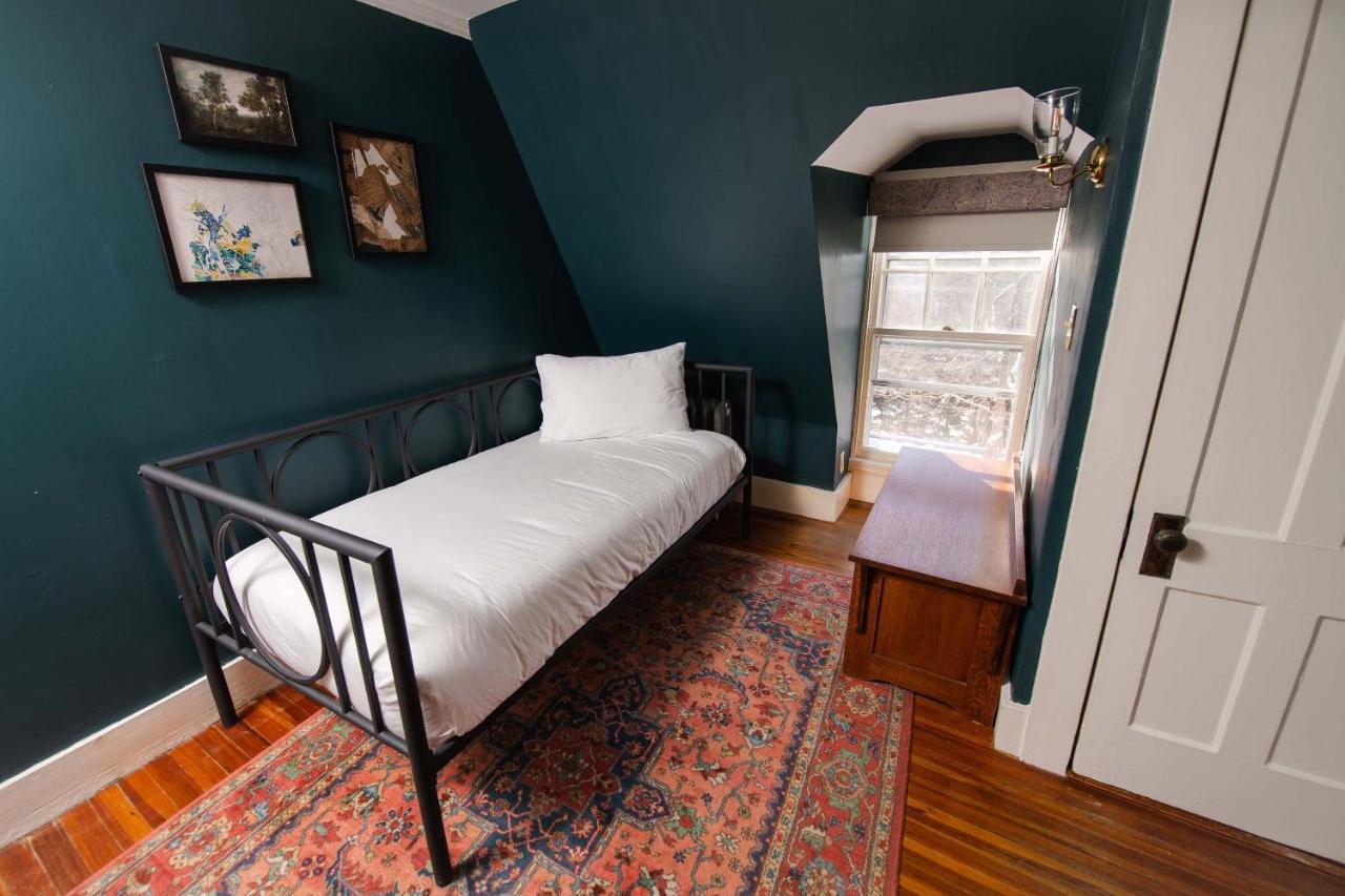 The Dewey Bed & Breakfast Lenox Exterior photo