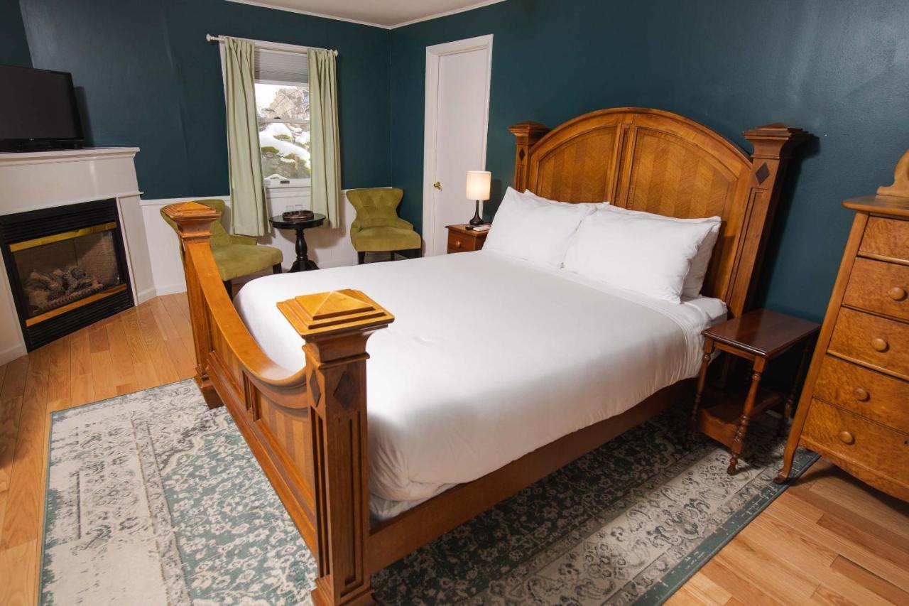 The Dewey Bed & Breakfast Lenox Exterior photo