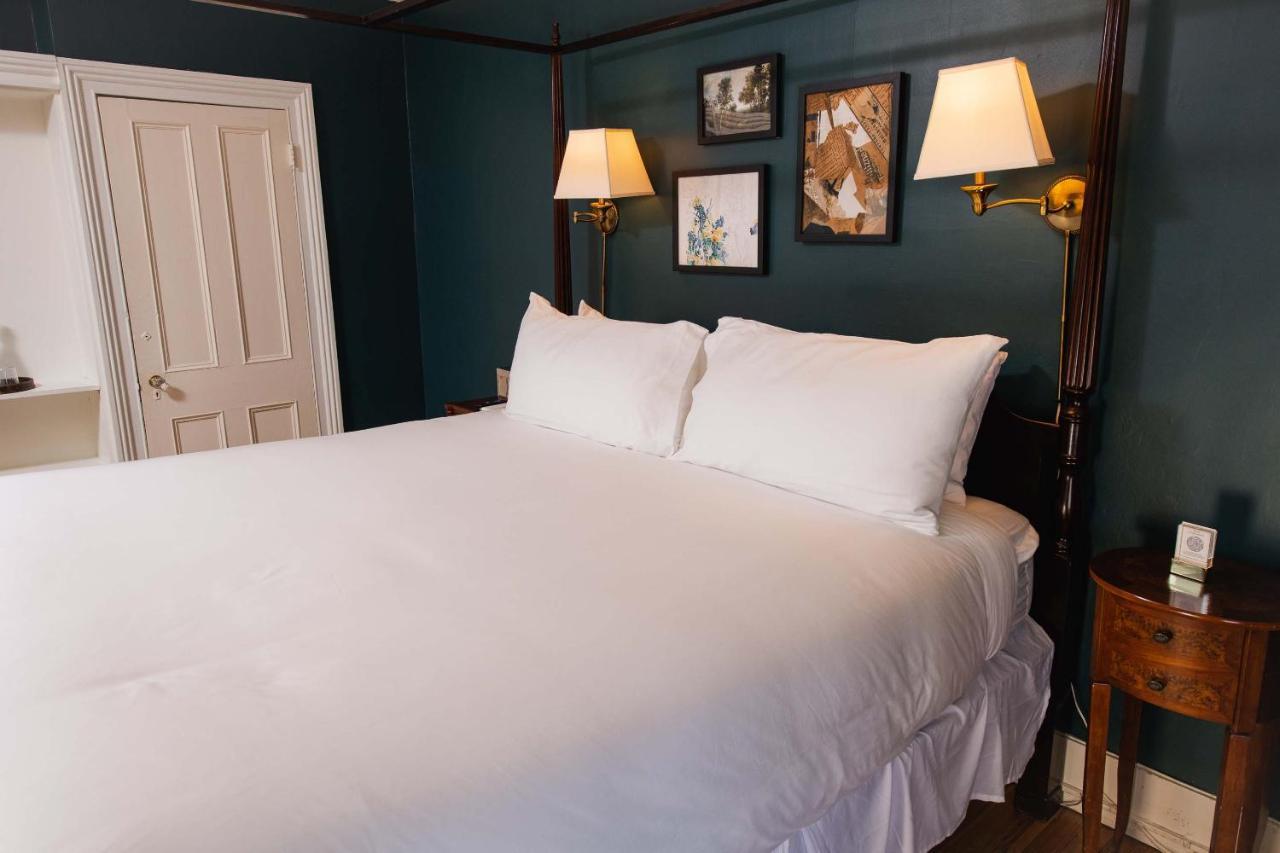 The Dewey Bed & Breakfast Lenox Exterior photo