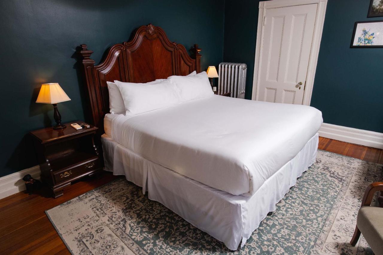 The Dewey Bed & Breakfast Lenox Exterior photo