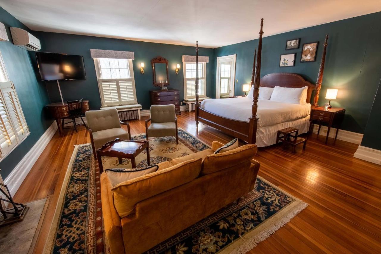 The Dewey Bed & Breakfast Lenox Exterior photo