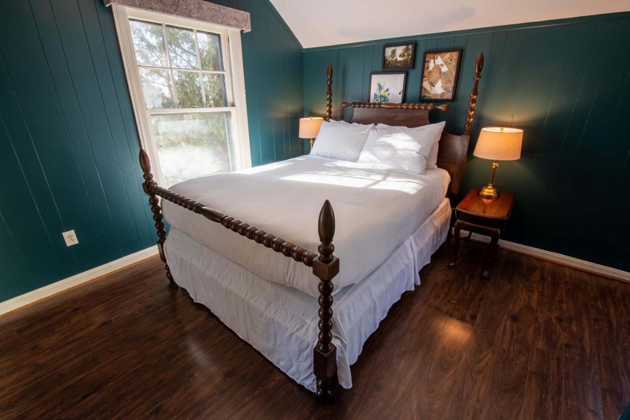 The Dewey Bed & Breakfast Lenox Exterior photo