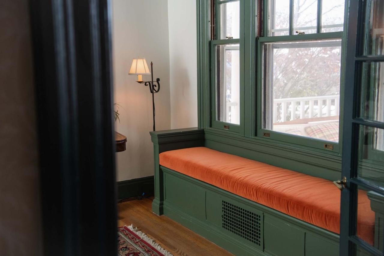 The Dewey Bed & Breakfast Lenox Exterior photo
